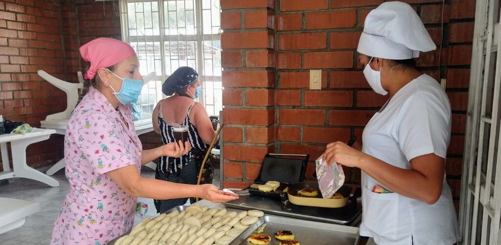 En Manizales formarán a 700 personas en manualidades, panadería, estética y belleza