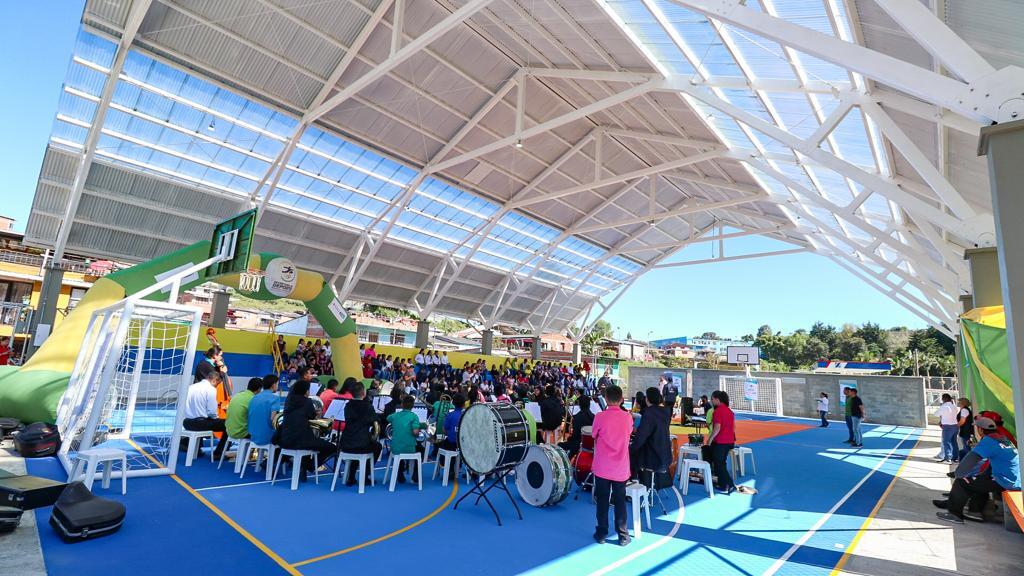 En Aguadas estrenan un nuevo polideportivo ubicado en el barrio Víctor Renán Barco